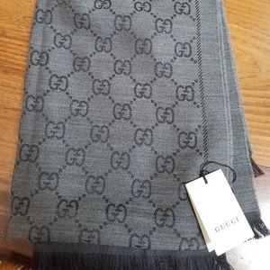 NWT!! Gucci jacquard pattern knitted scarf